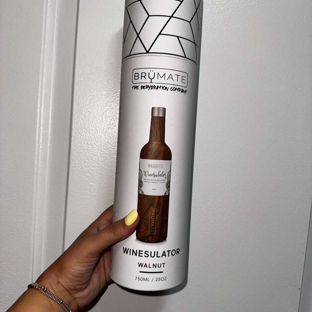 BrüMate Winesulator - Walnut Wine Bottle Insulator